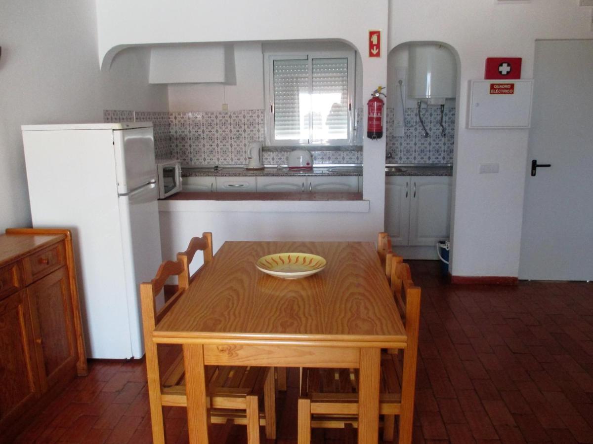 Apartamentos Salema Praia Club Extérieur photo