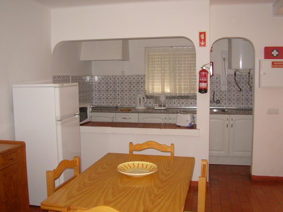 Apartamentos Salema Praia Club Extérieur photo