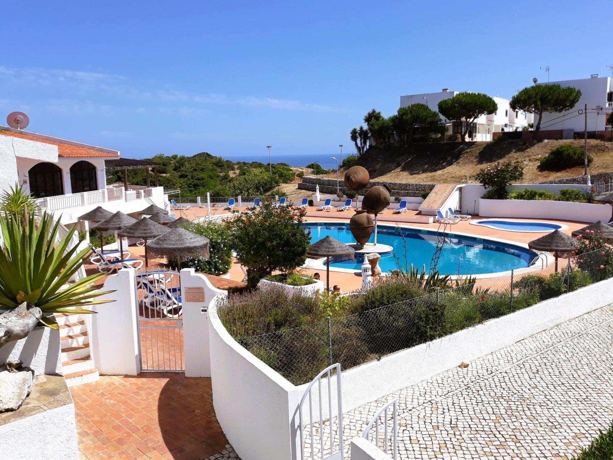 Apartamentos Salema Praia Club Extérieur photo