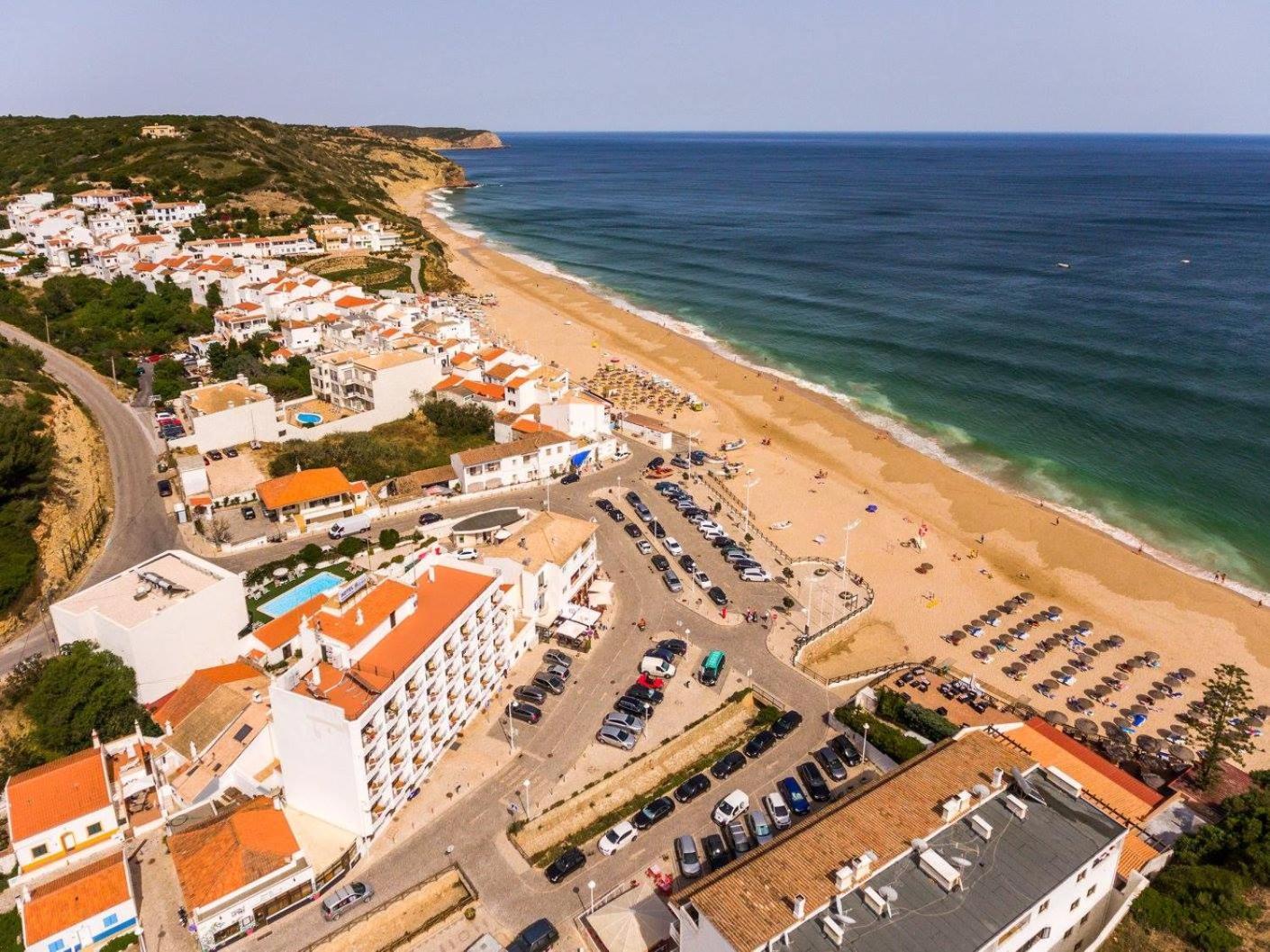 Apartamentos Salema Praia Club Extérieur photo