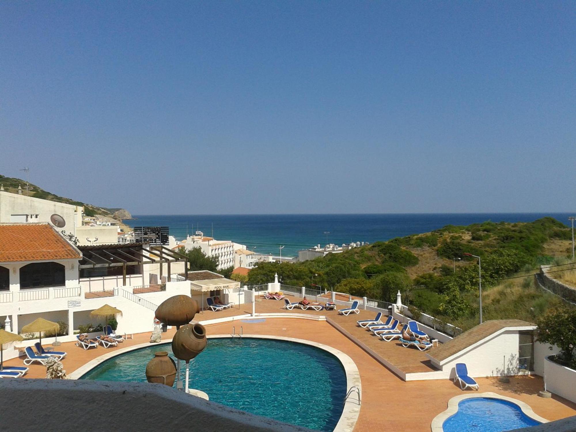 Apartamentos Salema Praia Club Extérieur photo