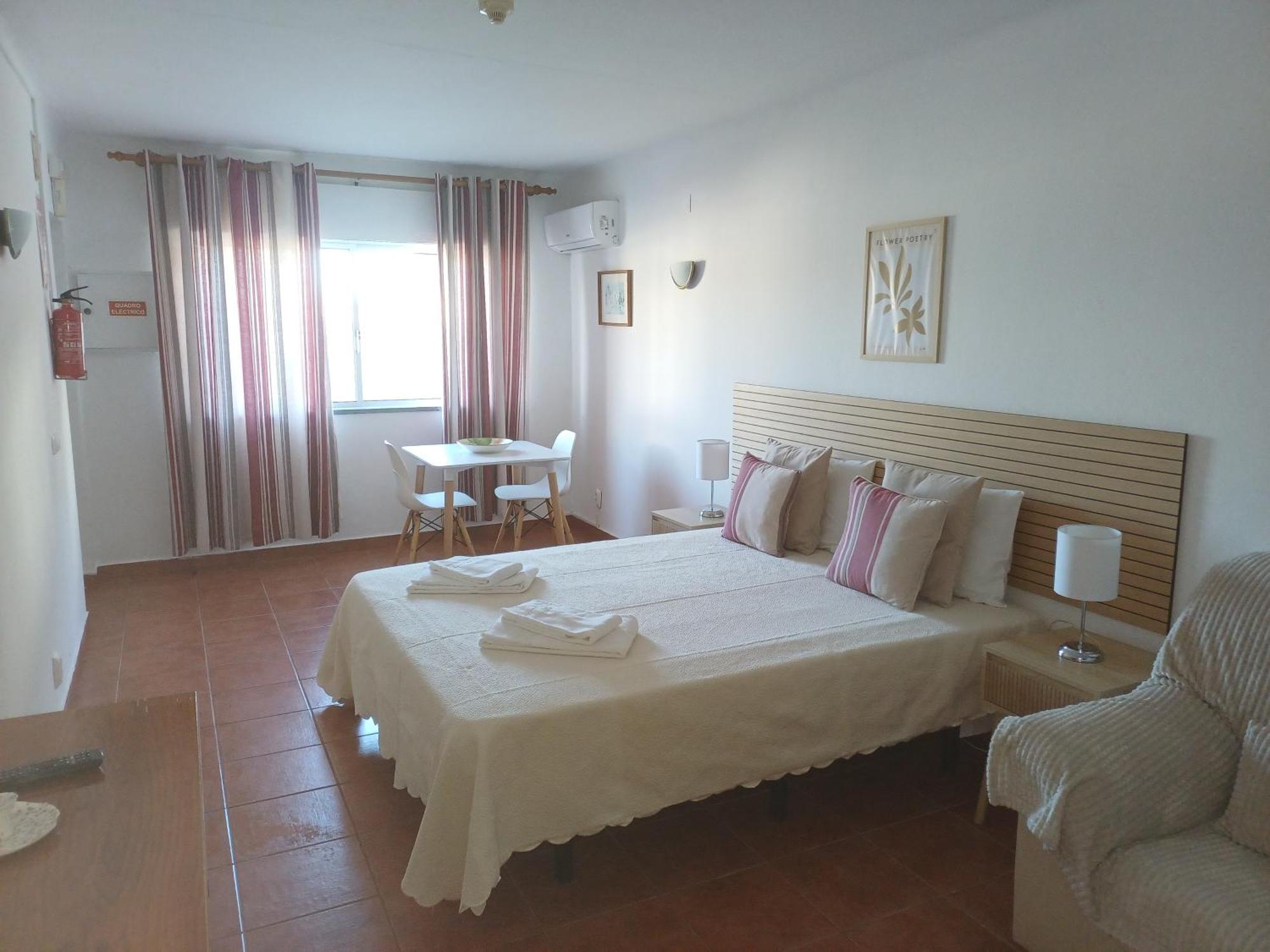 Apartamentos Salema Praia Club Extérieur photo