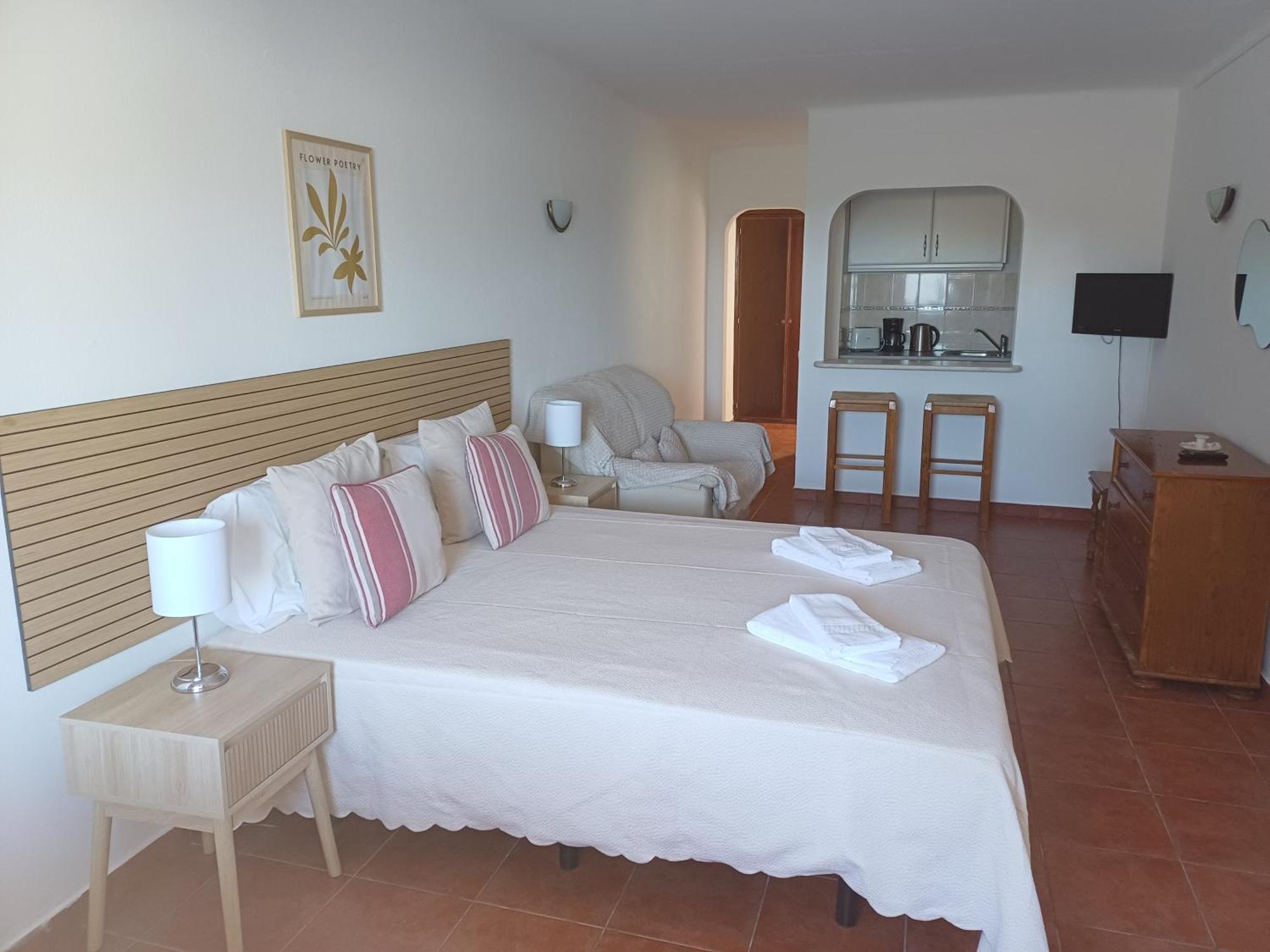 Apartamentos Salema Praia Club Extérieur photo