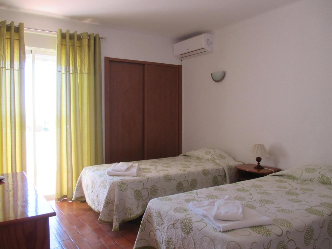Apartamentos Salema Praia Club Extérieur photo